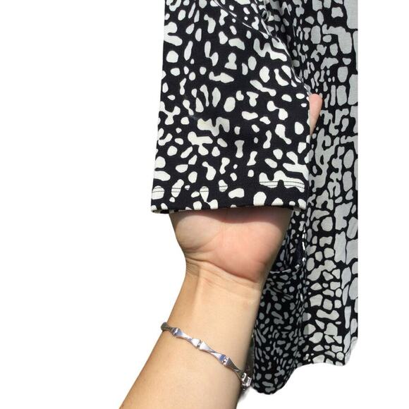 J.McLaughlin Womens Catalina Cloth Tunic Top S Black White Animal Print Beachy - Picture 7 of 10